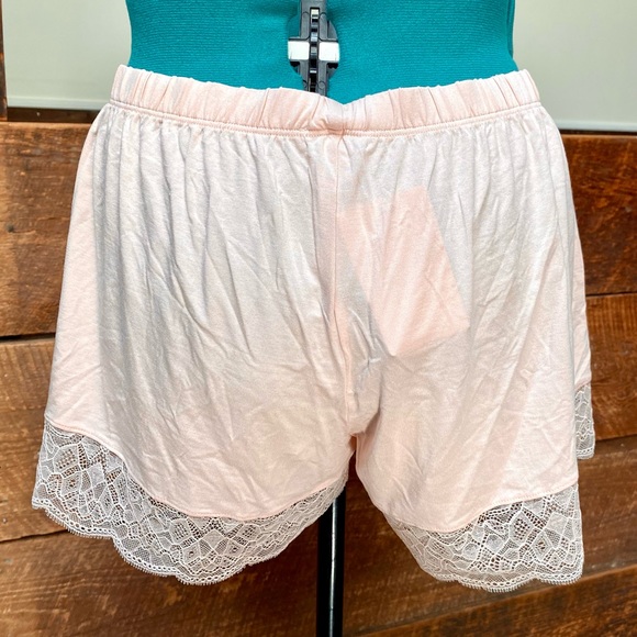 Hanro Noelia Intimate Sleep Shorts and Chemise Set - Picture 8 of 16